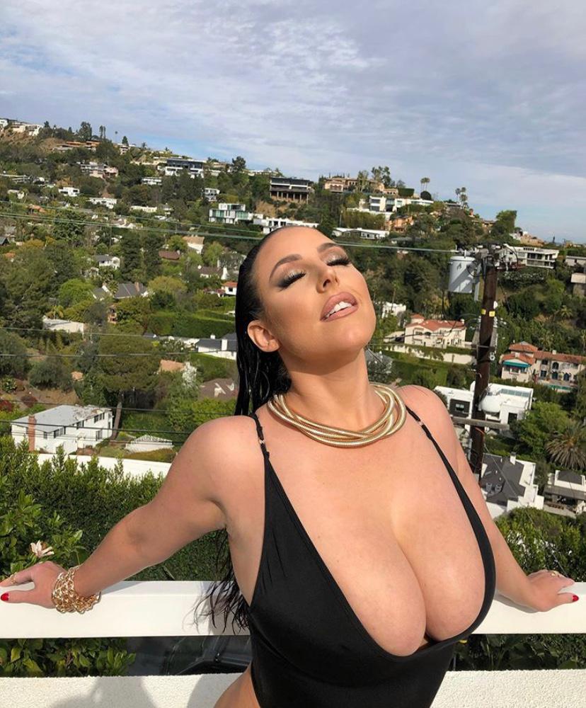 I charge for sex HMU for rates πππ¦ I charge for sex HMU for rates πππ¦