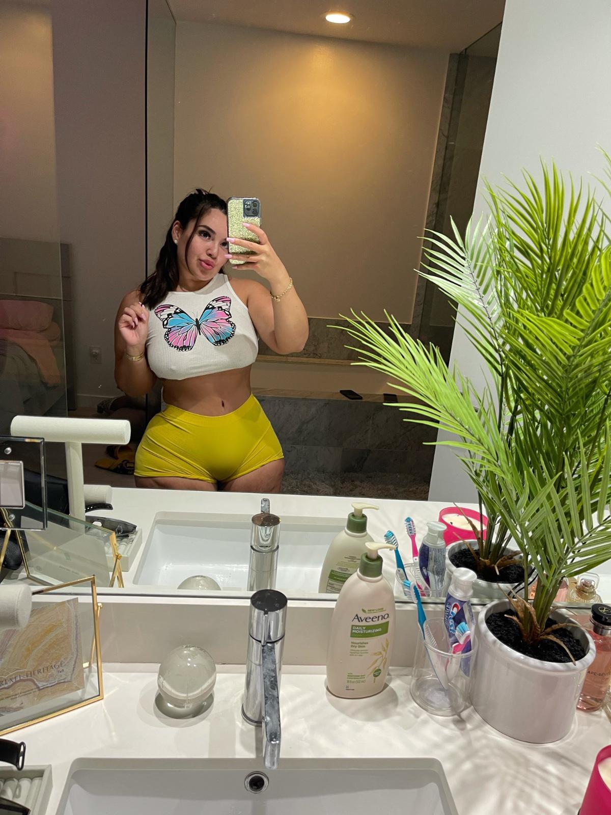 I am always in a cheerful mood, wet and horny π
ππ₯° I am always in a cheerful mood, wet and horny π
ππ₯°