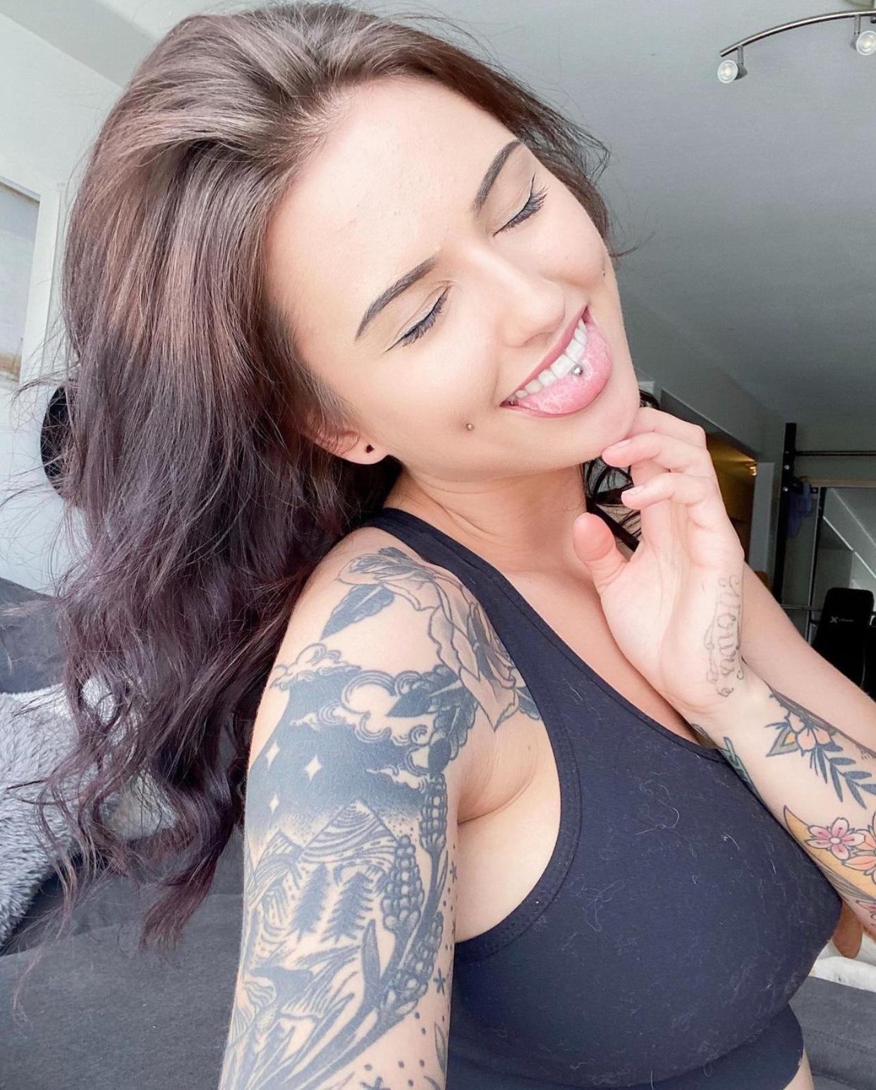 PAY2PLAY AND HOOKUP🎖 PAY2PLAY AND HOOKUP🎖