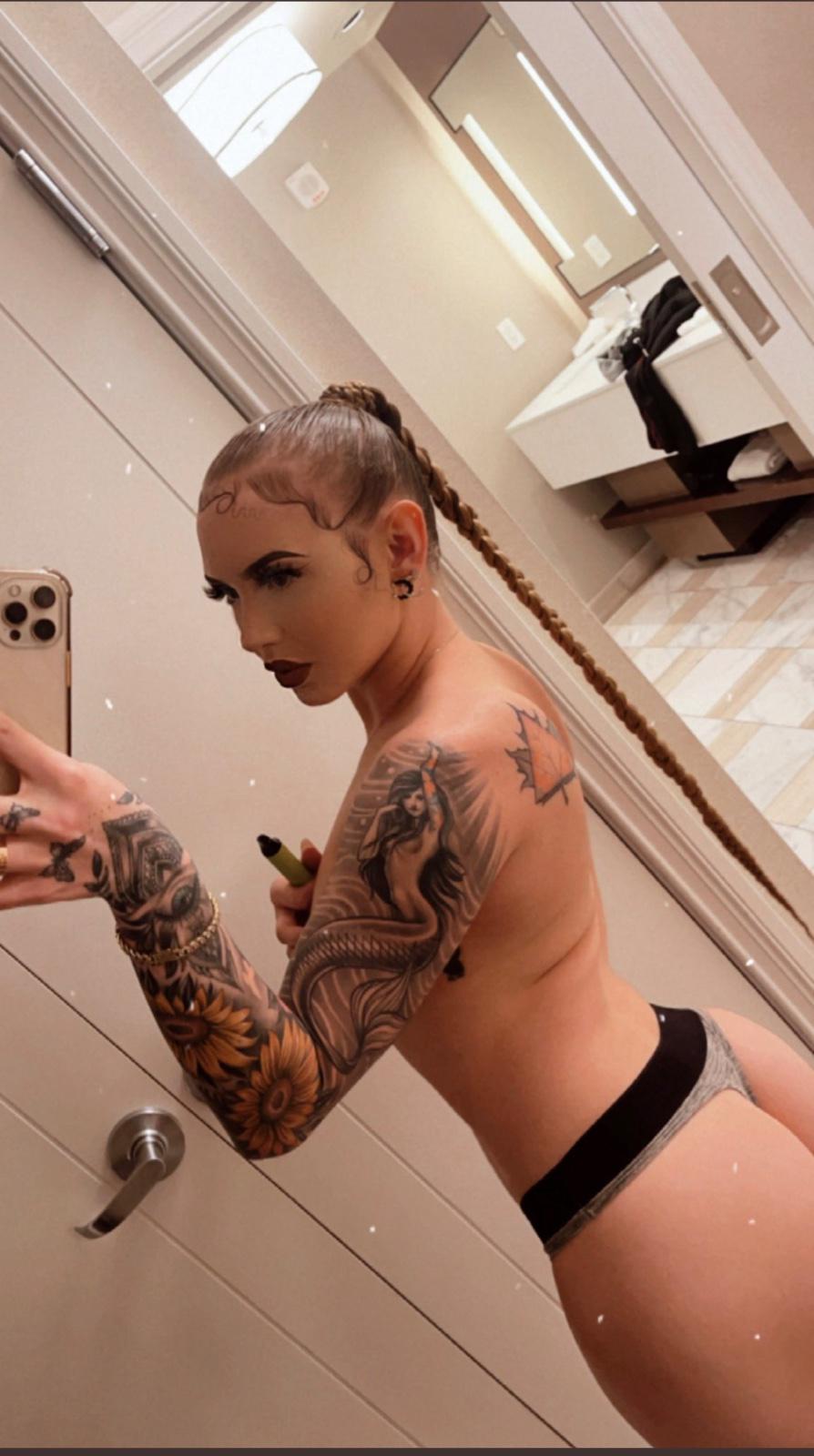 Escort available for hook up Escort available for hook up