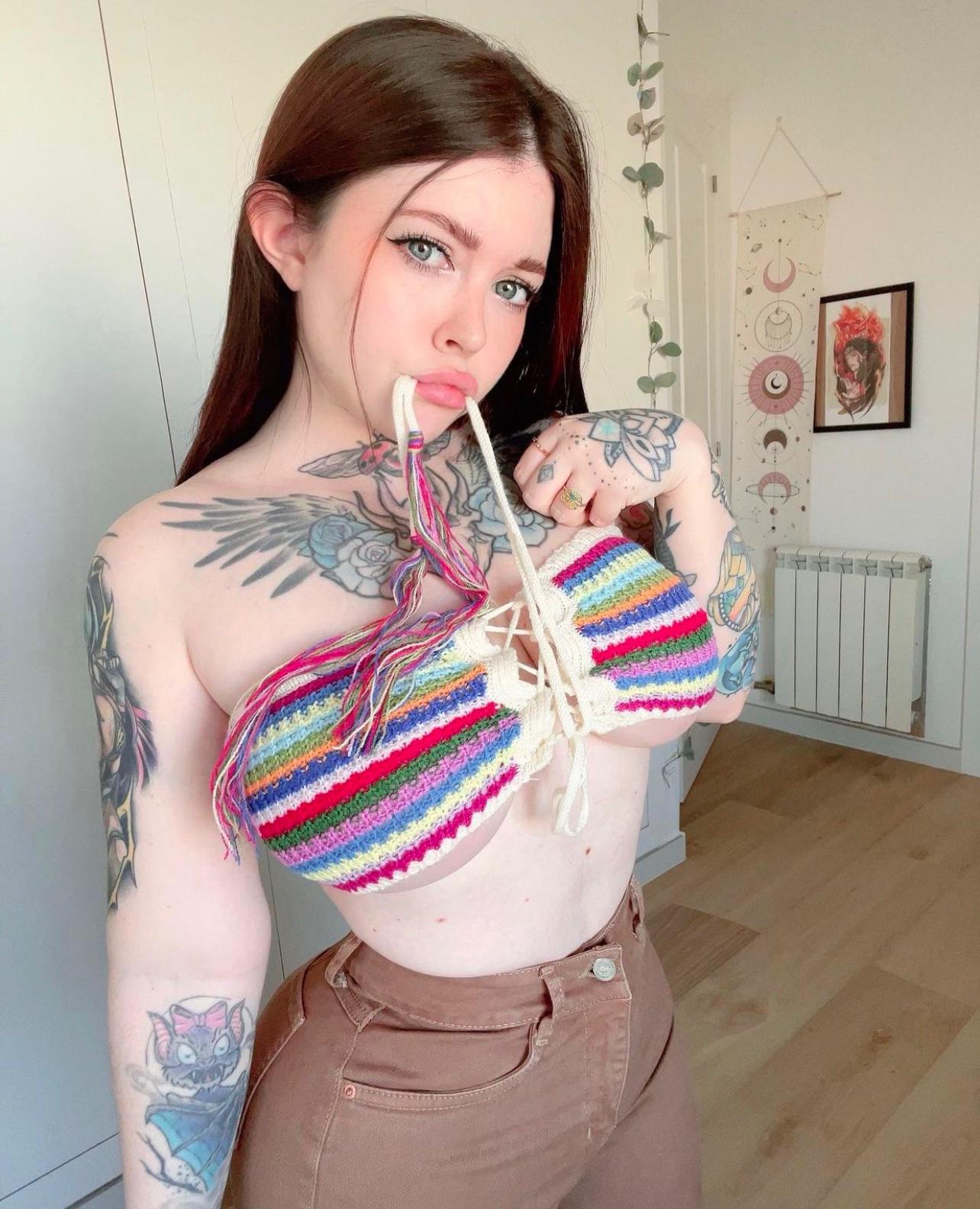 Escort available for hook up Escort available for hook up