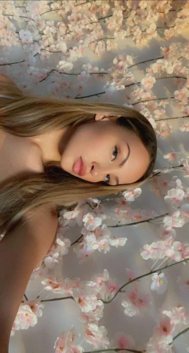 Hot girl π₯π₯ Hot girl π₯π₯