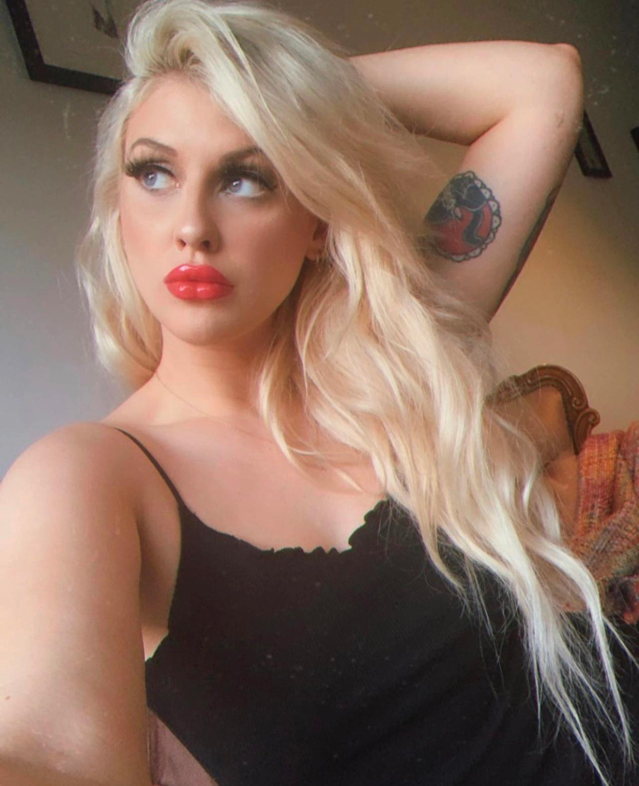 Escort Available for hookup Escort Available for hookup