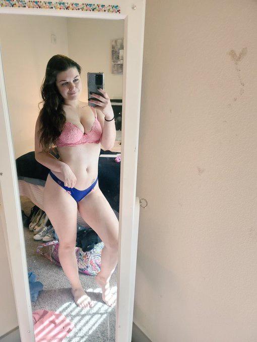 Available for hookup π¦π¦ Available for hookup π¦π¦