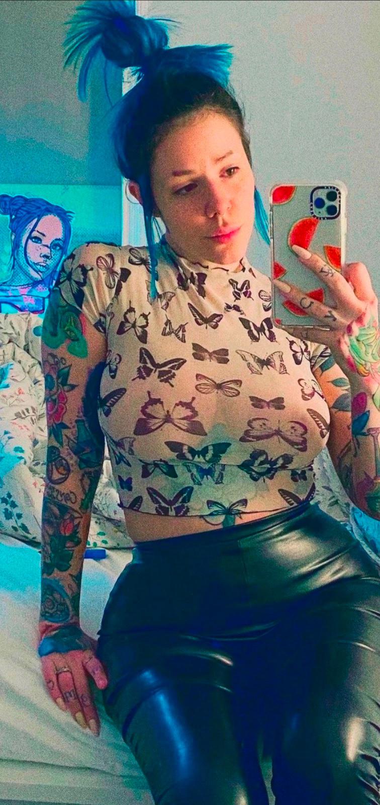 Im female escort available for hook up 😙plus I sell my🥵 nudes and videos Im female escort available for hook up 😙plus I sell my🥵 nudes and videos