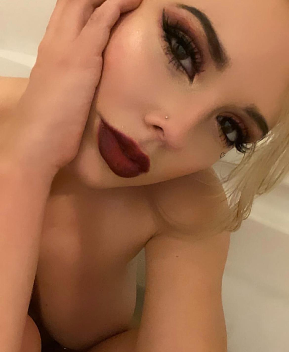 I’m available for hook up incall and outcall I’m available for hook up incall and outcall