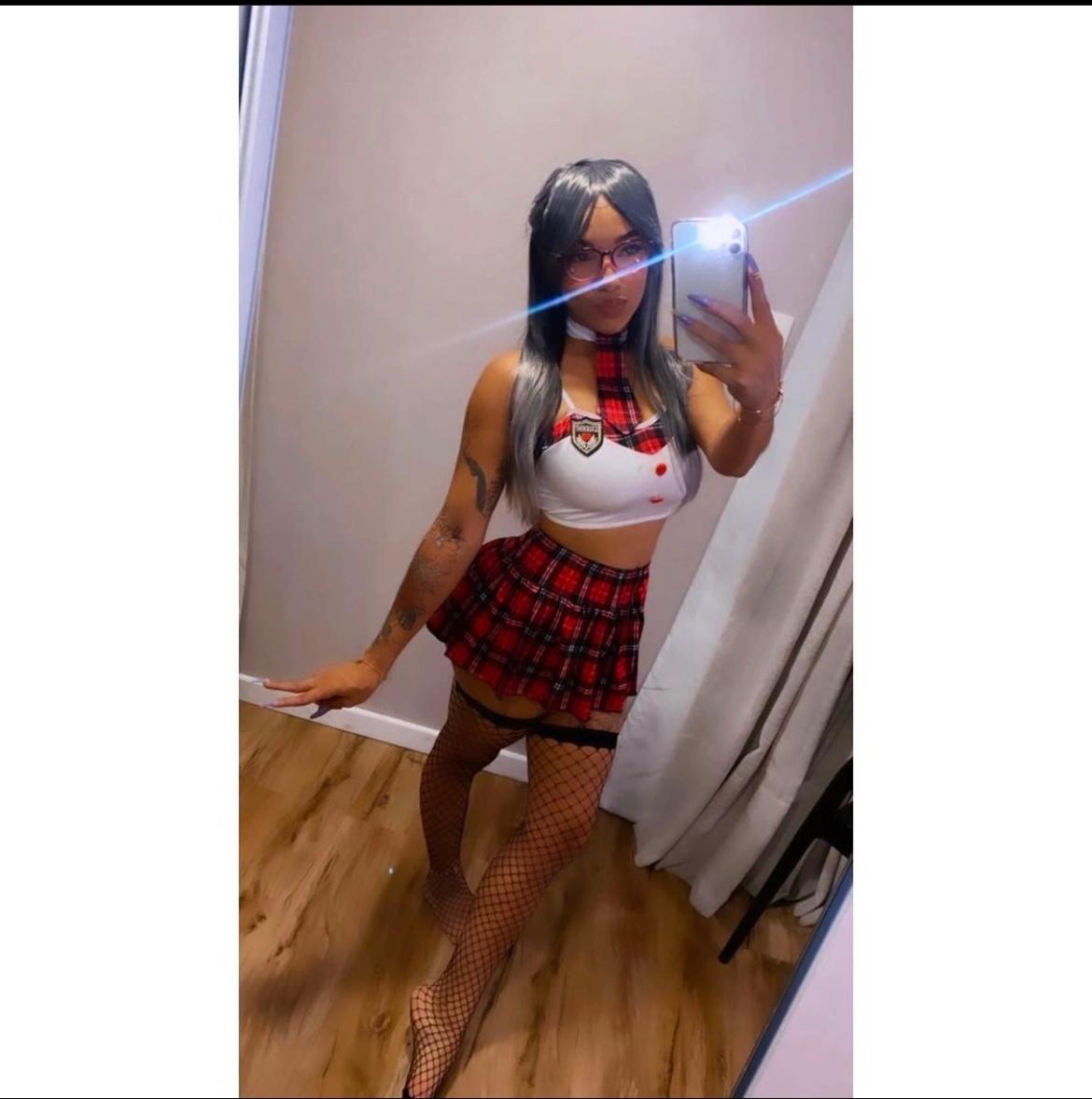 Hot latin I only accept cash Hot latin I only accept cash