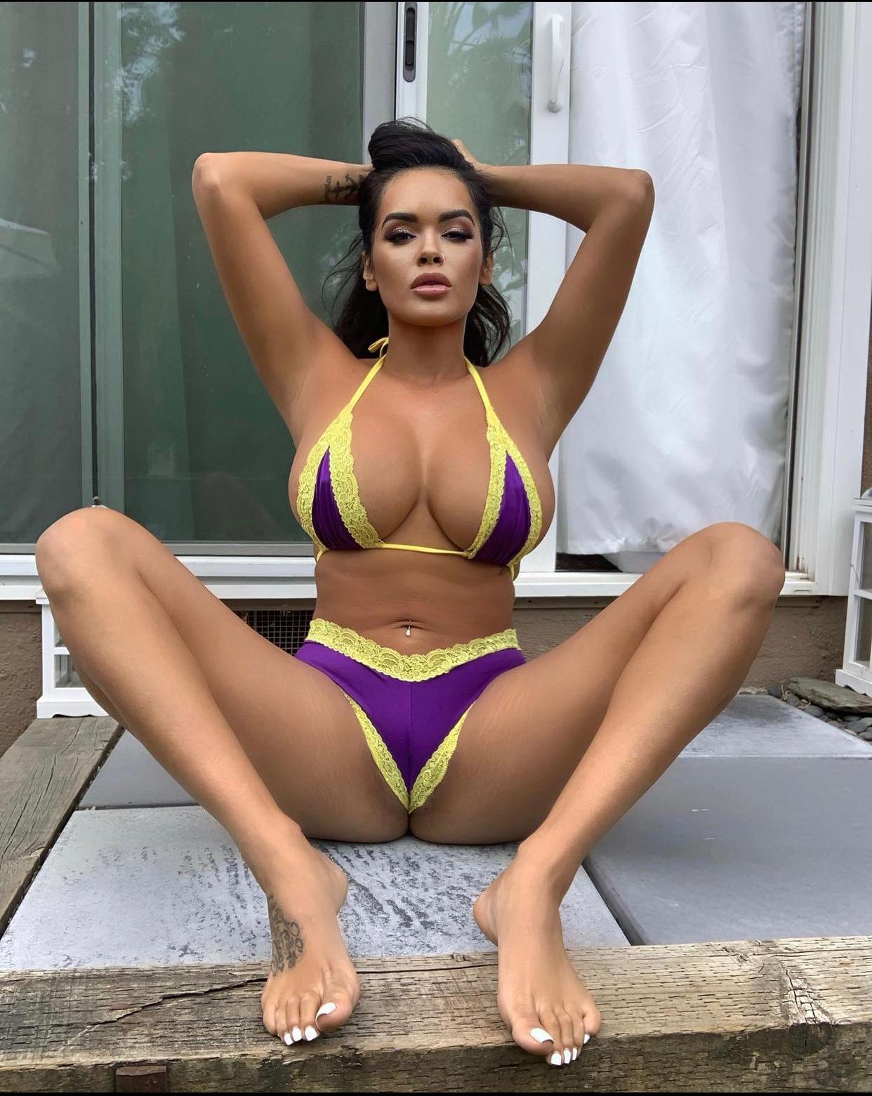 Escort Available For Hookup Escort Available For Hookup