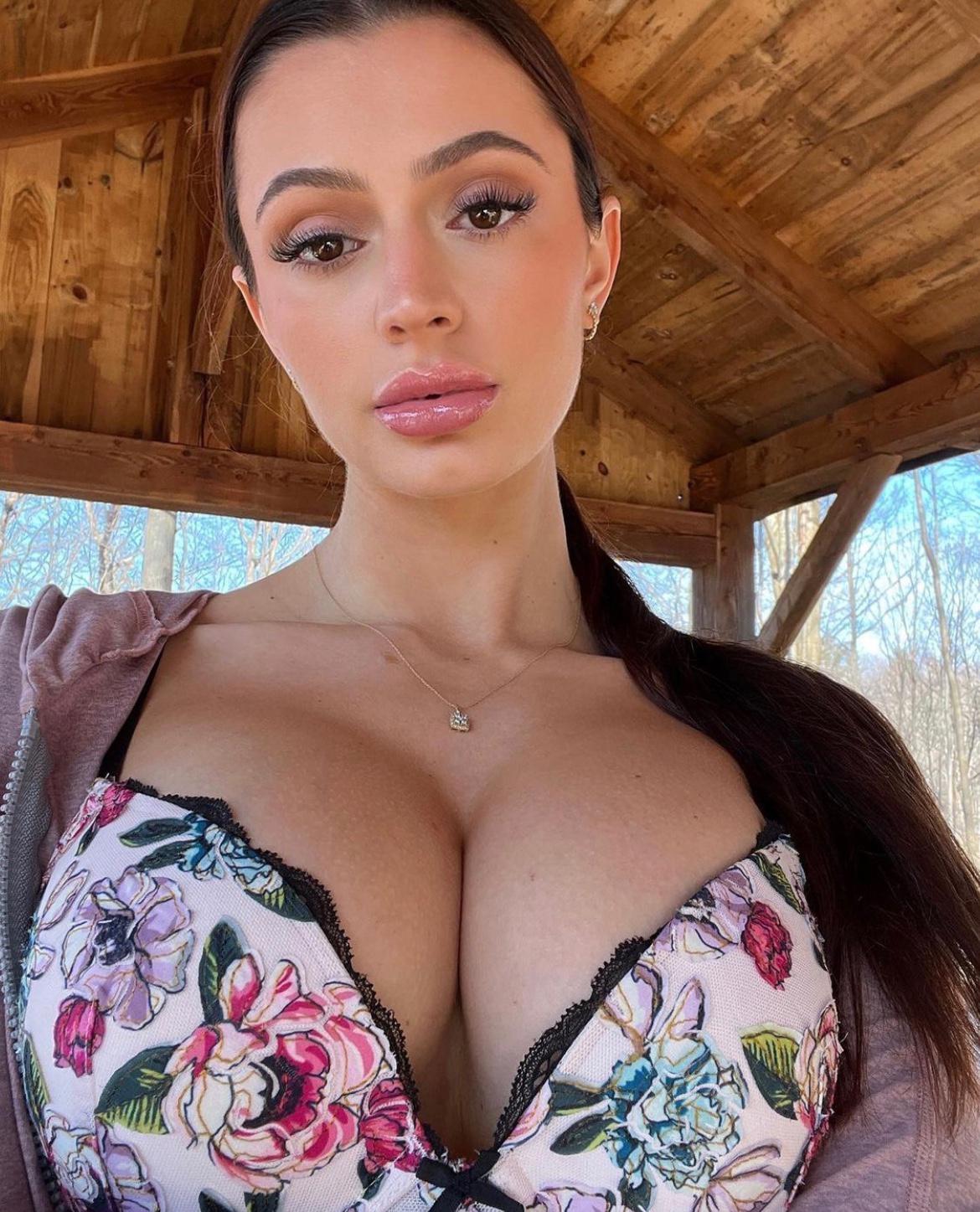 HMU if you’re down to fuck ... Ask for my rates HMU if you’re down to fuck ... Ask for my rates