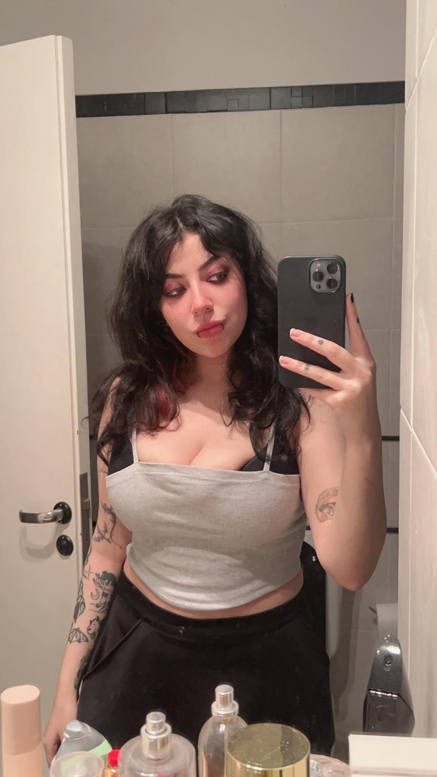 Sexy🍑Hot 🔥Wet 💦 Pussy🍒 Available In Town Sexy🍑Hot 🔥Wet 💦 Pussy🍒 Available In Town