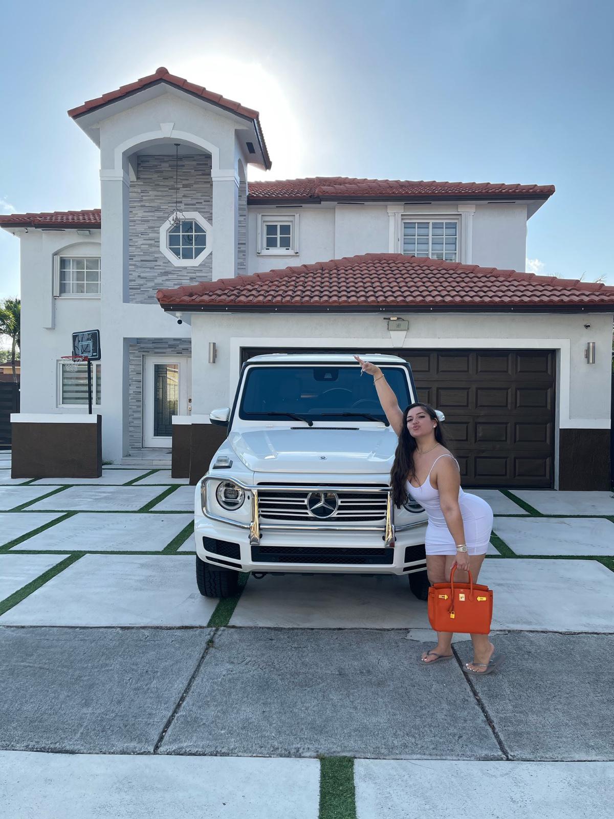 Lets go I’m ready, Do you wanna have a dirty moment together your place or mine Lets go I’m ready, Do you wanna have a dirty moment together your place or mine