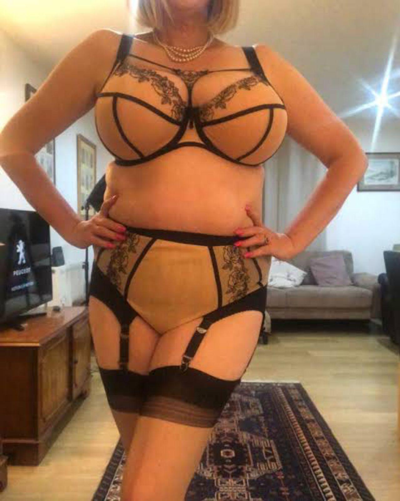 OLD AND EXPERIENCE MATURE WOMAN OLD AND EXPERIENCE MATURE WOMAN