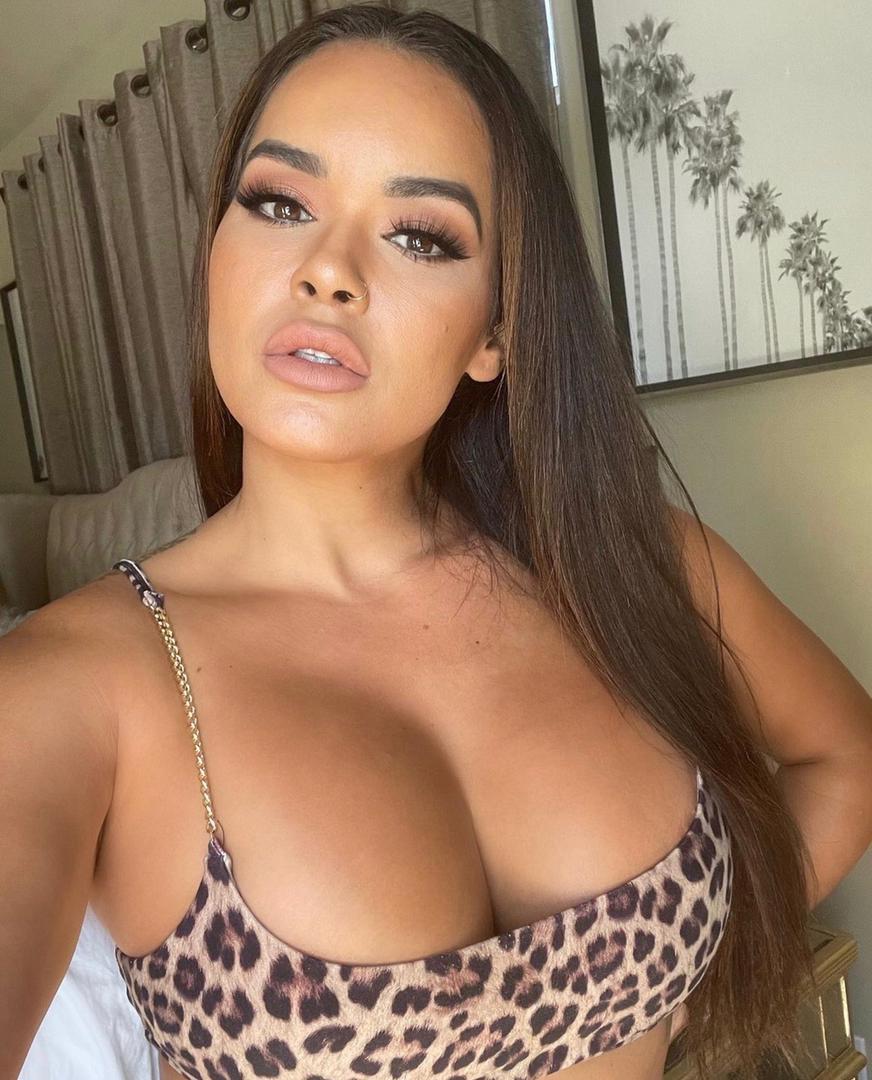 I’m available for incall and outcall service I’m available for incall and outcall service