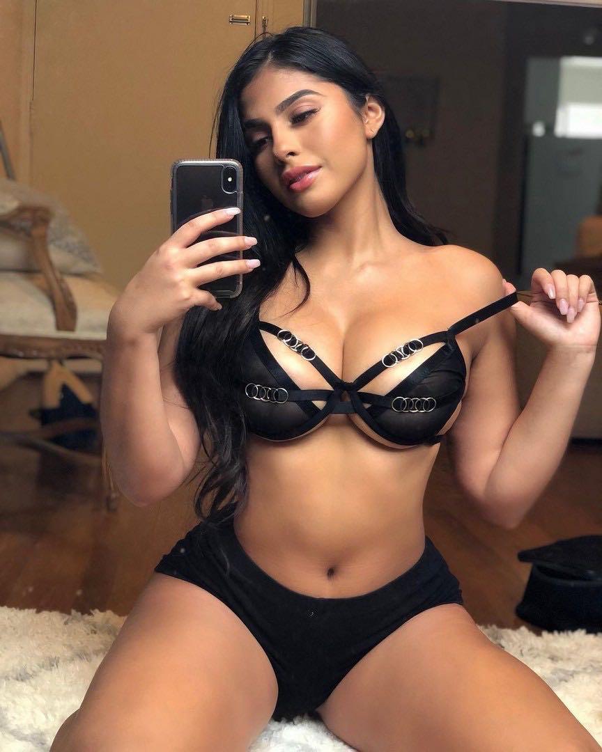 DOWN TO FUCK AND CHILL⁉️ HMU ON SNAPCHAT @Xoxomanda204 DOWN TO FUCK AND CHILL⁉️ HMU ON SNAPCHAT @Xoxomanda204