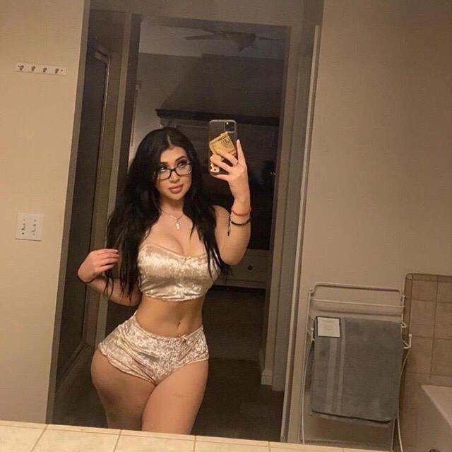Escort available for hookup Escort available for hookup