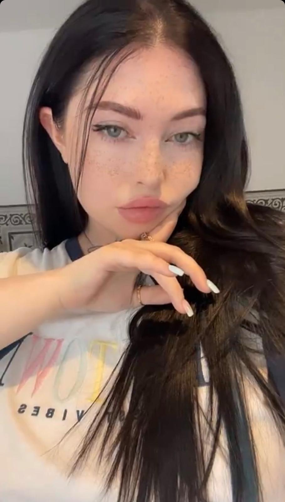 Escort available for hook up Escort available for hook up