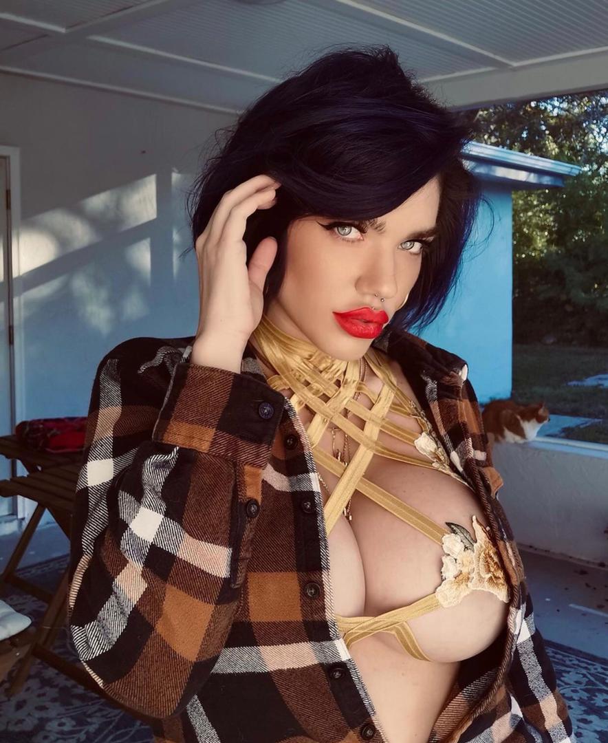 Escort service available for hookup Escort service available for hookup