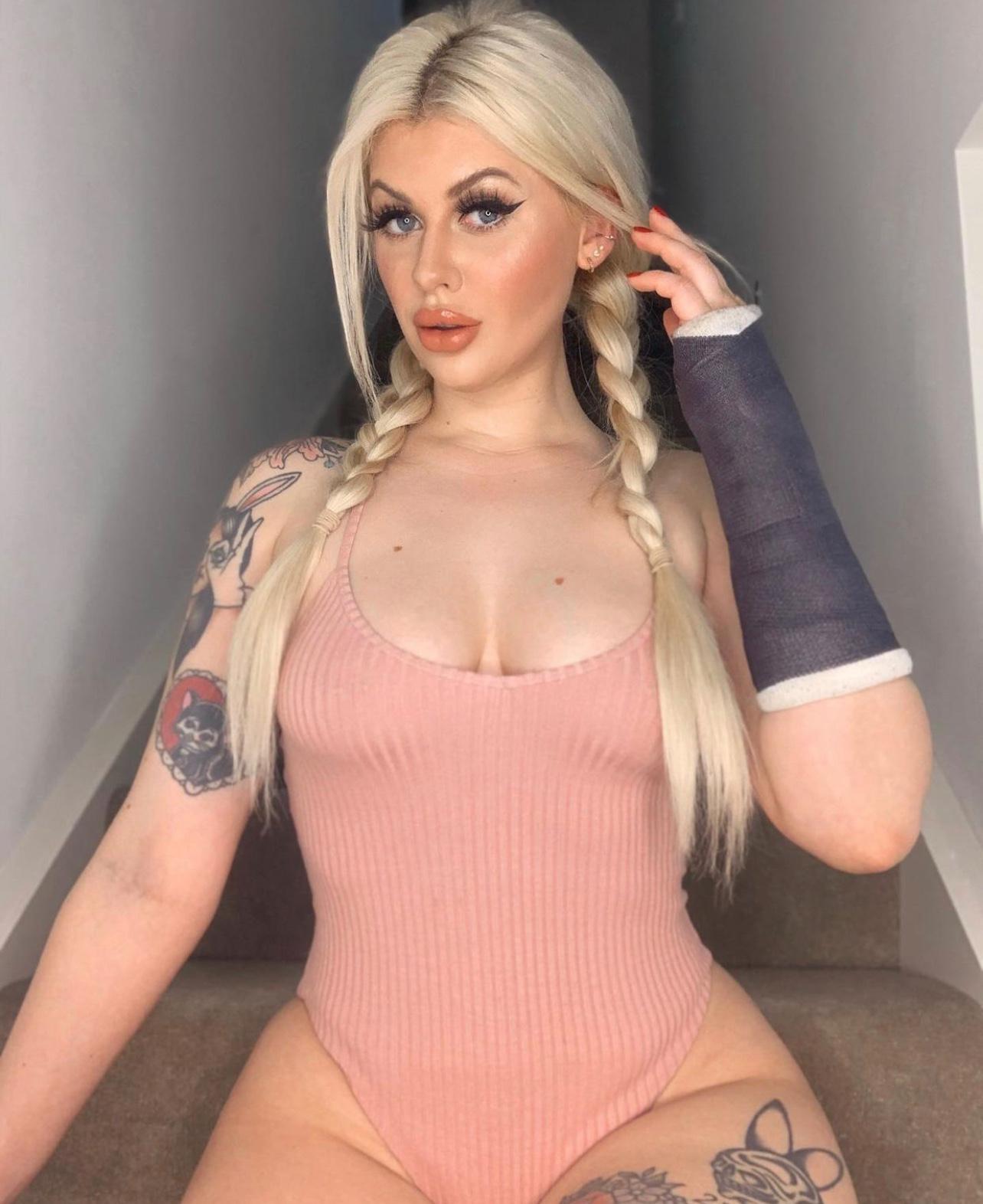 Escort Available for hookup Escort Available for hookup