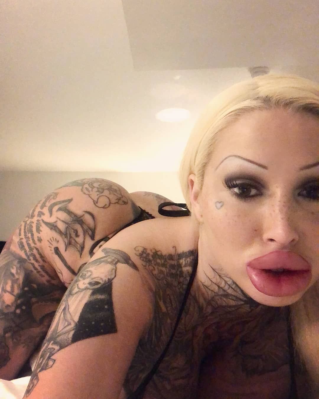 My wet 💦pussy and big fat ass is available for fucking My wet 💦pussy and big fat ass is available for fucking