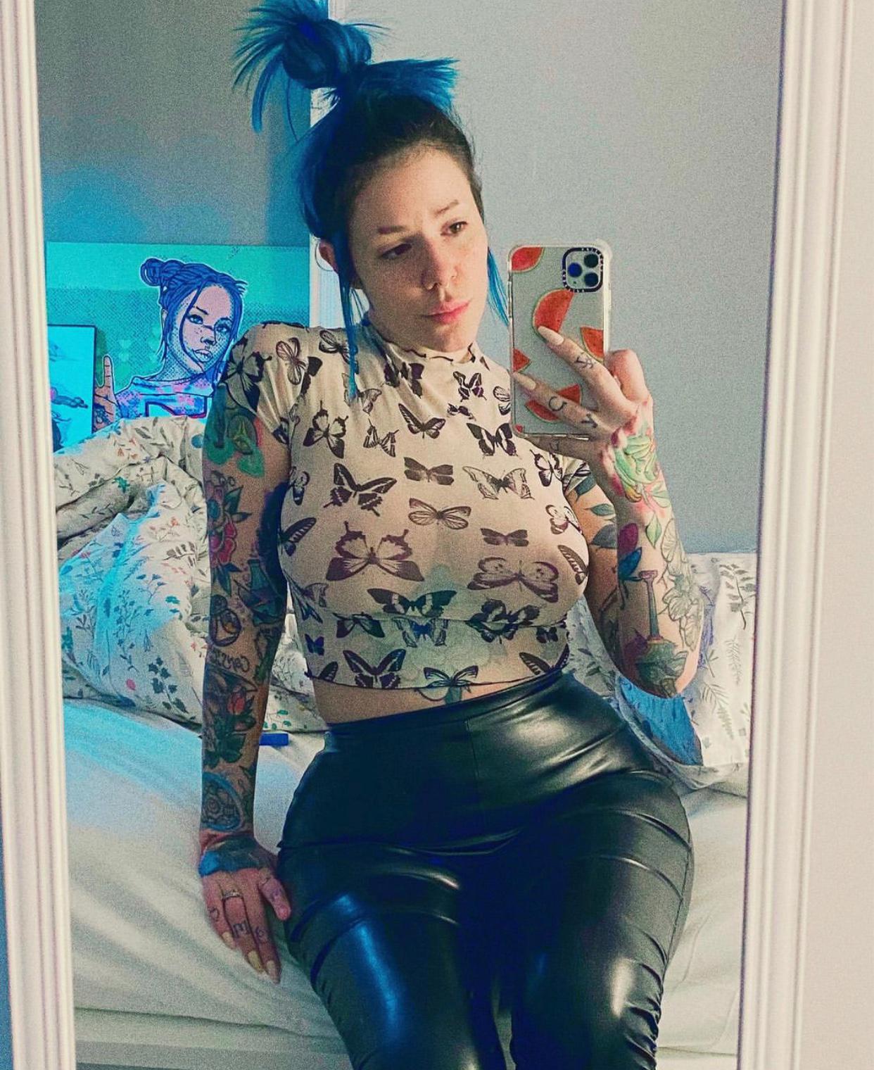 Are you down to fuck hmu on snap Triggers200 or 424-426-0191 Are you down to fuck hmu on snap Triggers200 or 424-426-0191