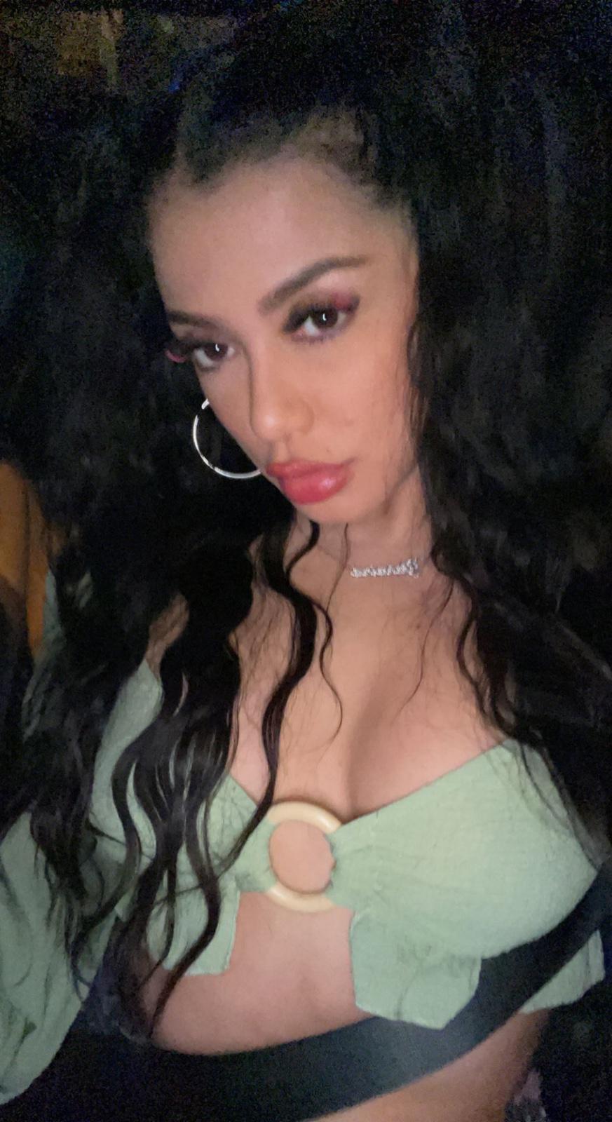 - A figure of true hourglass proportions. - A figure of true hourglass proportions.