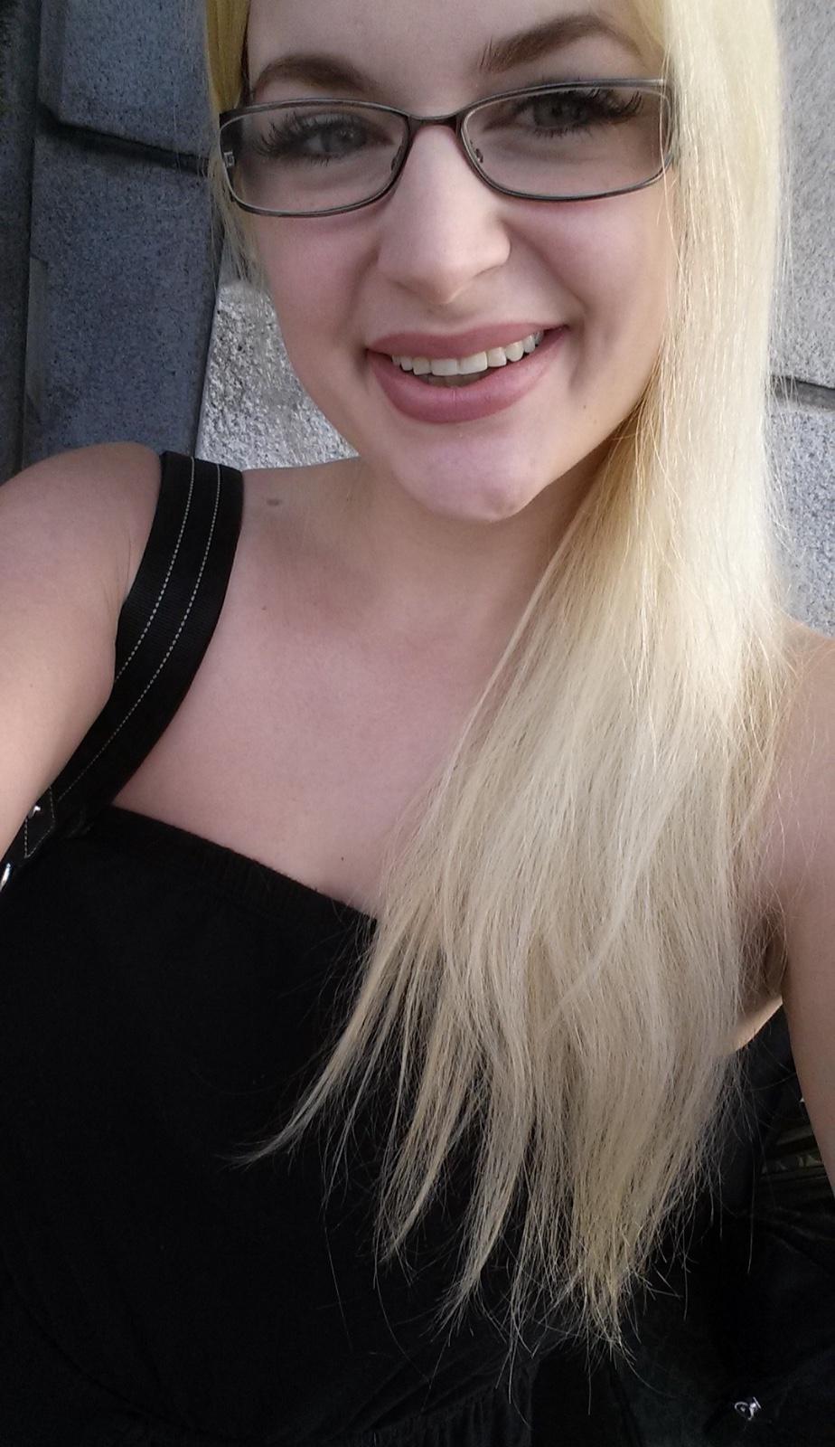 🔥🔥Blonde baby wanna have fun, let's get hooked up or what you say?💦 TGIF 🔥🔥Blonde baby wanna have fun, let's get hooked up or what you say?💦 TGIF