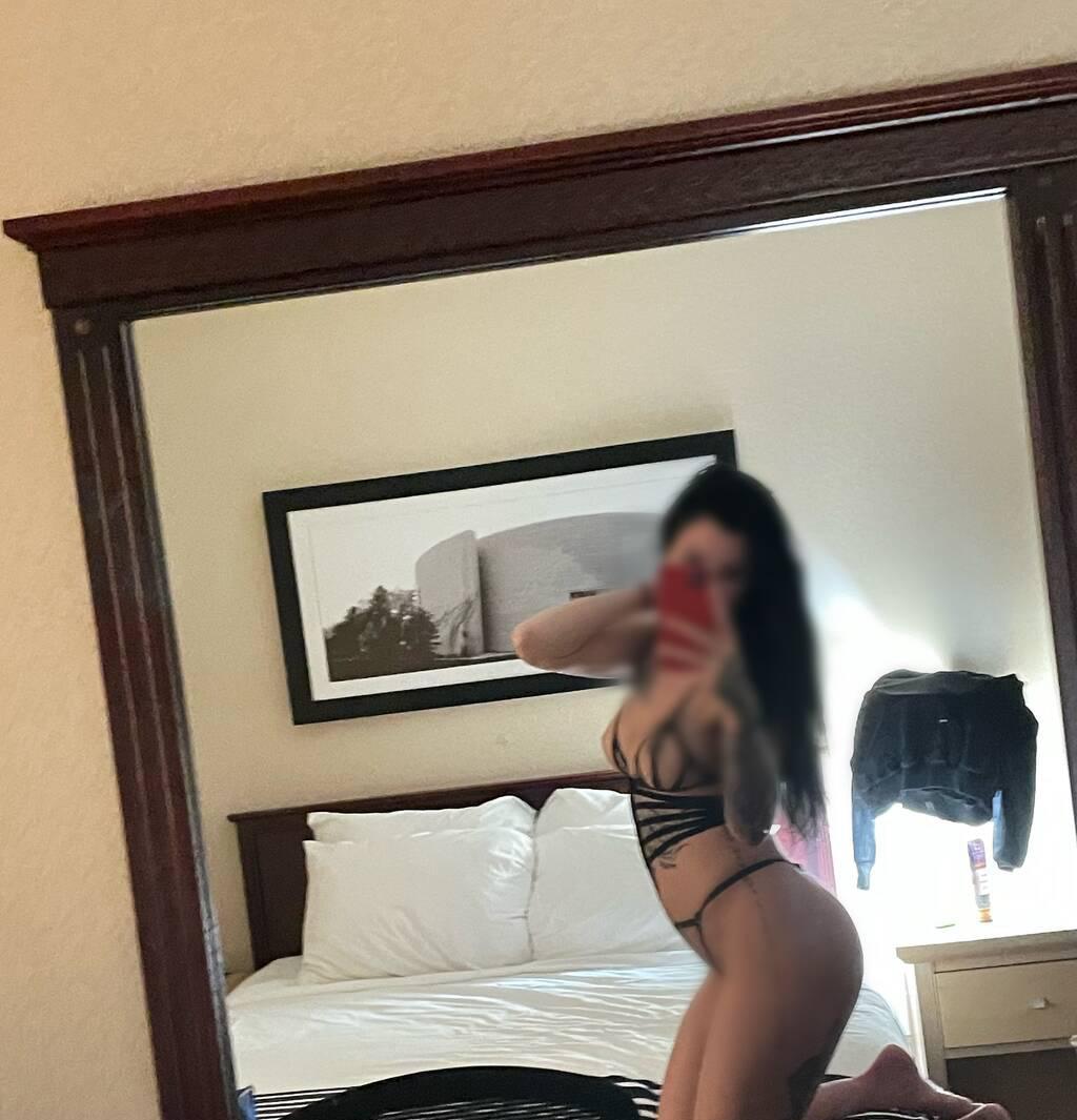 Sexy seductive Miss London in Lethbridge 2 days left cash Sexy seductive Miss London in Lethbridge 2 days left cash