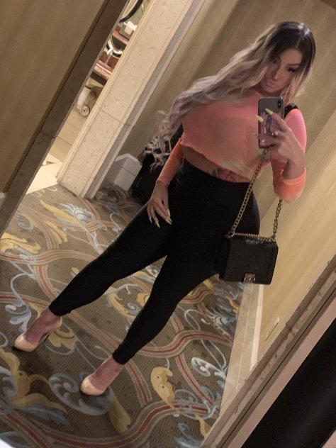 Smoking hot blonde Smoking hot blonde