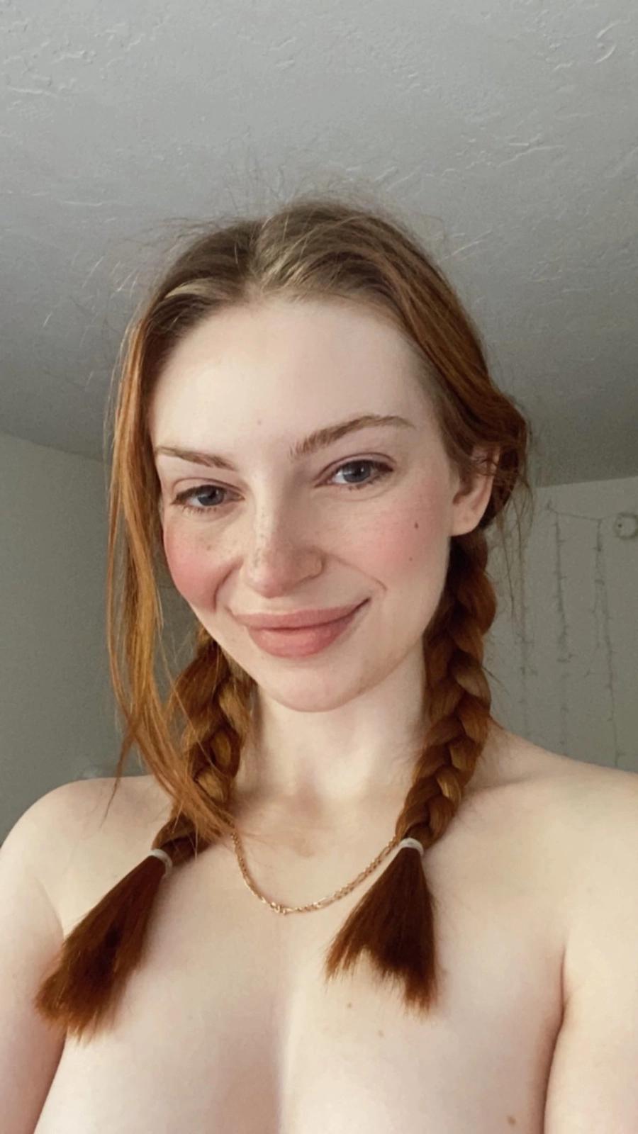 Sexy redhead Sexy redhead