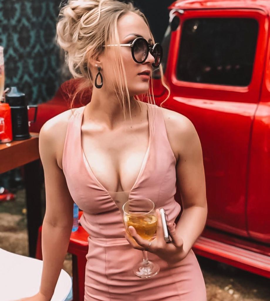 I'm available for hookup both Incall and outcall. (239) 350-7811 I'm available for hookup both Incall and outcall. (239) 350-7811