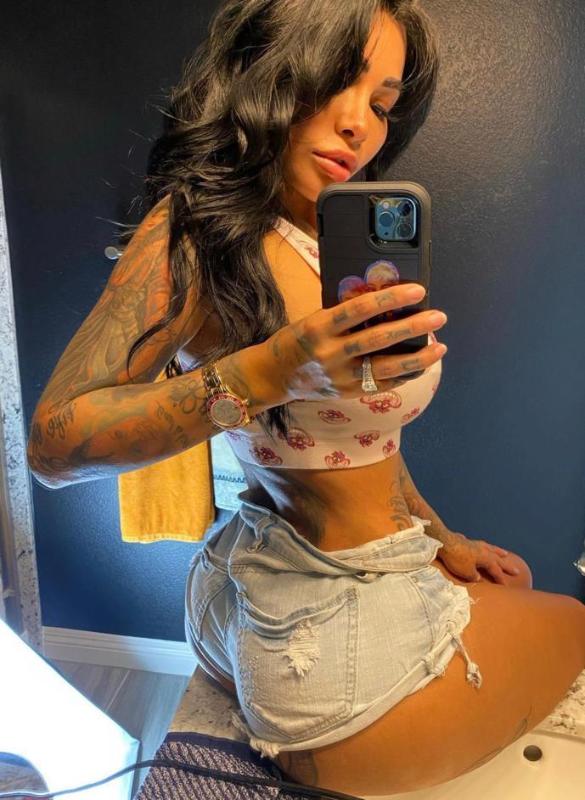 Am available for both Incall and outcall hookup HMU Snapchat emilyjonnes2021