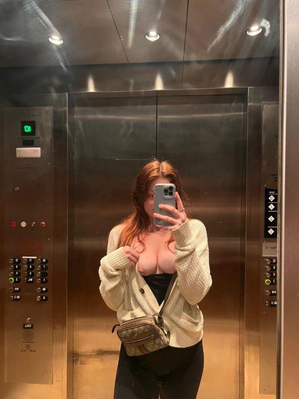 Naughty here to pleasure 😋🥰👅🍑