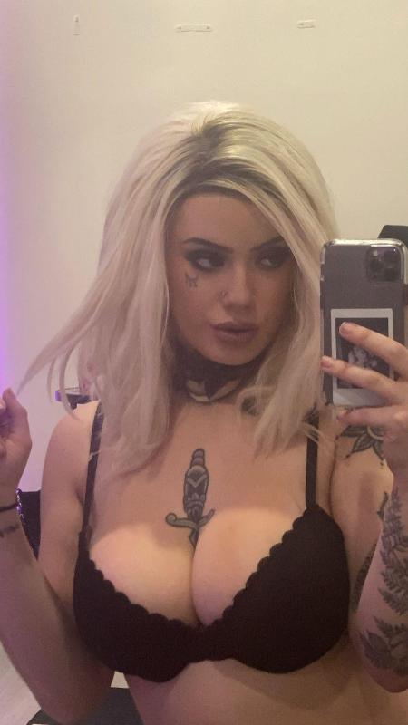 HMU For Hookup Sex 👅🍑🍆🥰😘