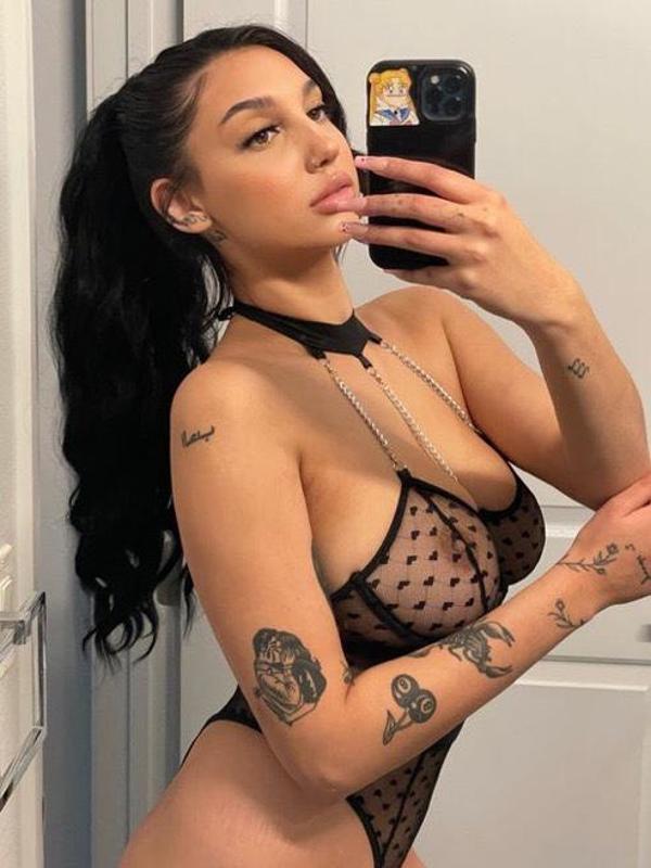 NEW GIRL NEXT DOOR 👅💋. HMU ON SNAPCHAT @ iamLisa042 💯