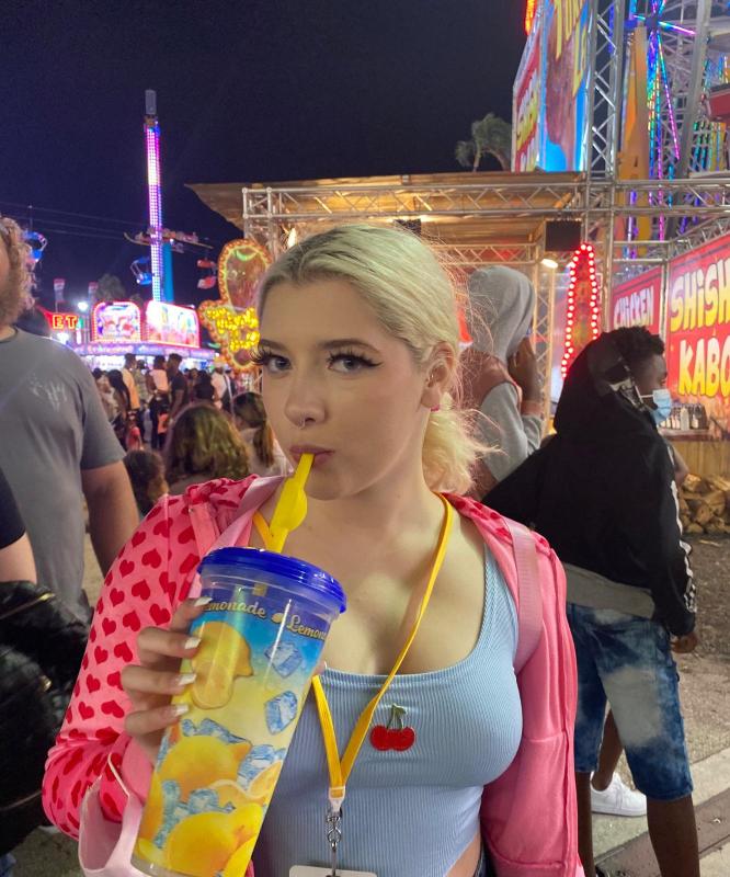 I’m available 24/7 hmu 🤙 on Snapchat 👻@ big_bhangz