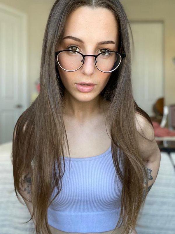 Hey 👋 I’m Doris 💕💕available for hookups just a text away.