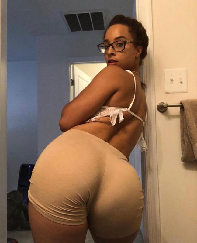 WHAT CAN BE BETTER THAN A HOT MASSAGE AND SWEET PUSSY. SNAPCHAT; Judy_q229711