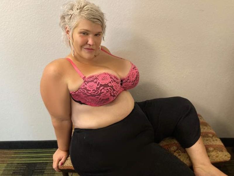 Blonde Bbw👅💦Looking to meet discrete mature gentlemen> 872) 401-2727)