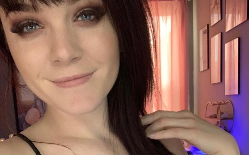 Hit ME UP FOR HOOK UPS, MASSAGES, GIRLFRIEND EXPERIENCE AND CAR MEETS🍆🍑🍑....