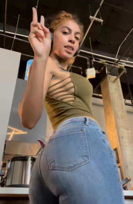 I’m available for hook up 24/7 🤩🍑💦👅🥵❤️