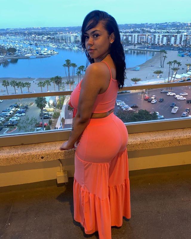 H ey handsome do you need my service I am down for hookup +12163297786