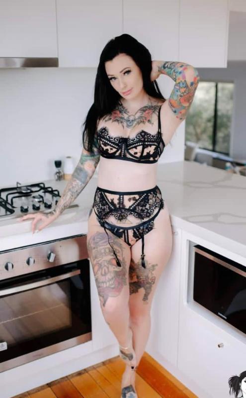 Escort available for hookup