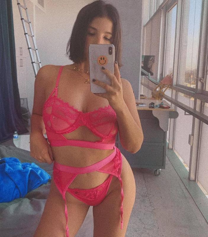 Pussy so tight and wet💦💦 waiting for someone to cum on it💞💞💞