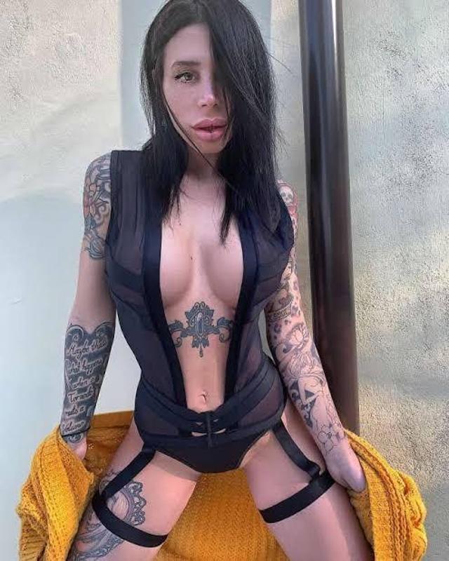 Hello if you wanna book me just text me on +14233259095