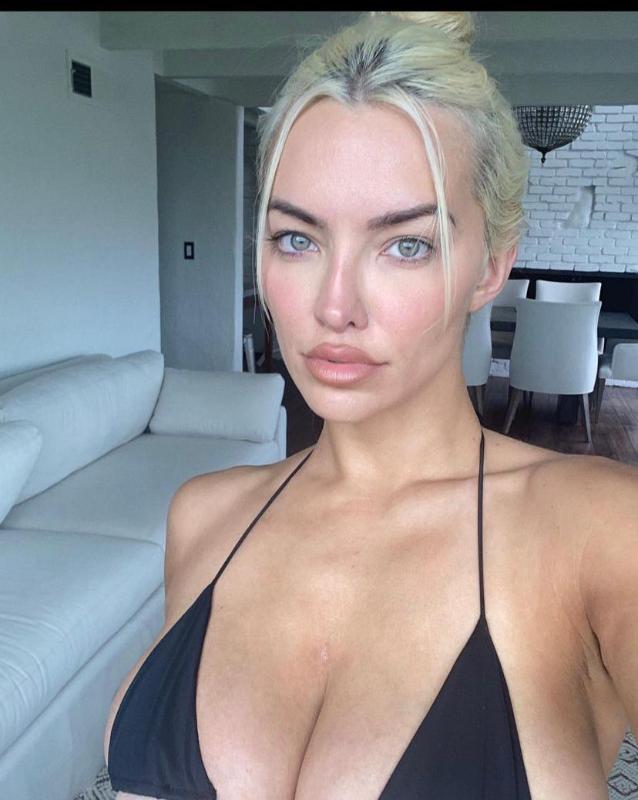 Available and ready for hookup 🍆👅🍑