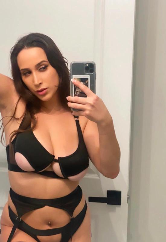 My name is Lisa and I’m a naughty girl to play with text me here (559) 242-0174