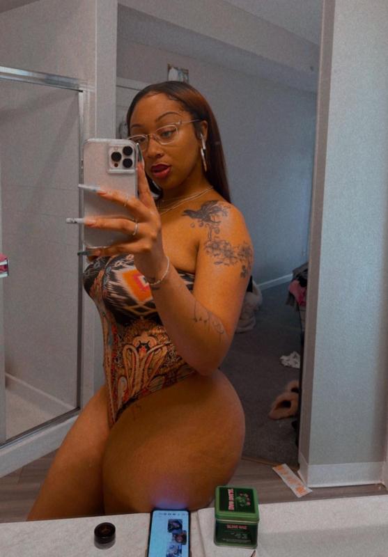 im available for  sex satisfaction Hmu snapchat: linda7smith7 on  phone: