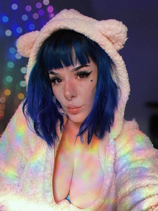 I’m Monica. New escort around here and I’m down for fuck tonight