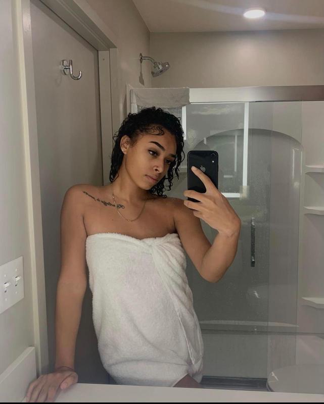 I am a Hooker available to meet up in and out text me +19193740025