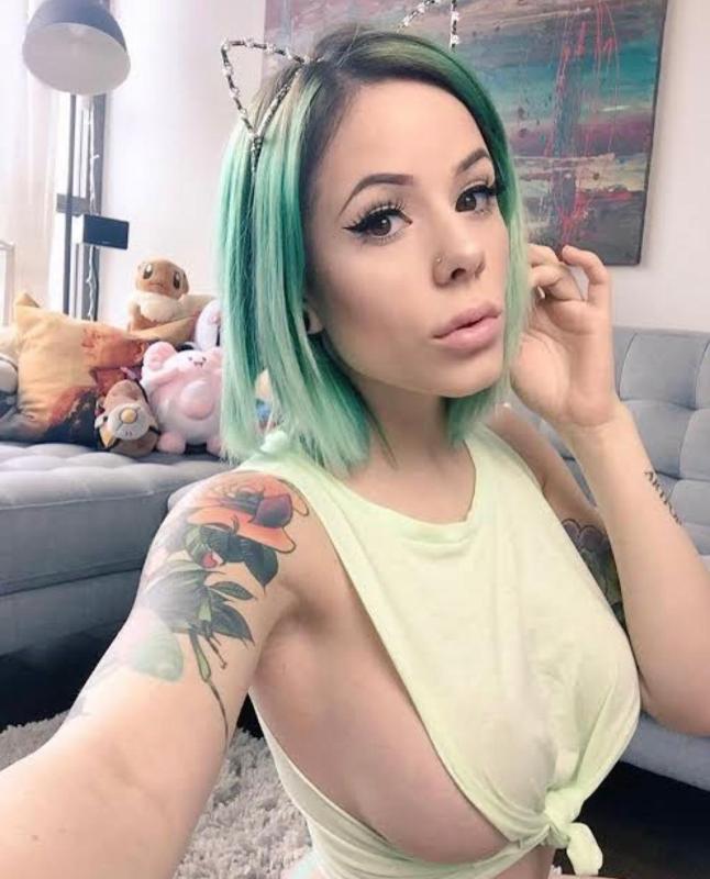 SNAPCHAT: alexajohn2022👅🍆💋II squirt 💦 ready for fun !!!